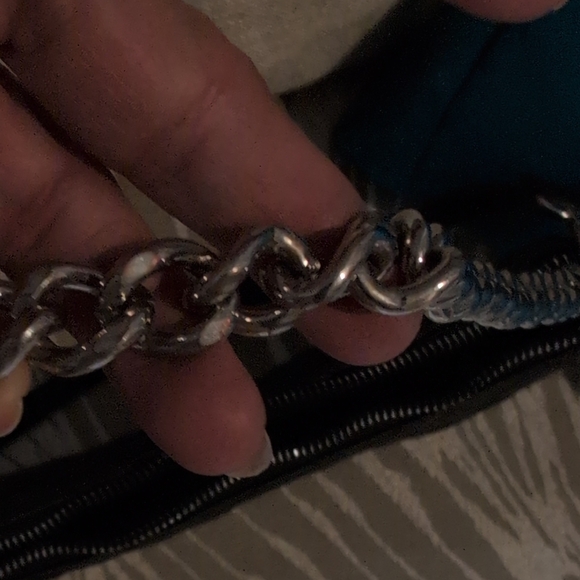 Elegant Black Quilted Shoulder Bag with A Chain Strap And A Shoulder Strap - Picture 7 of 10